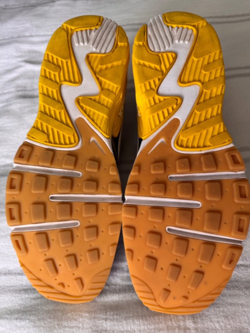 Nike Air Max Black and Yellow "Go The Extra Smile" - Picture 10 of 10